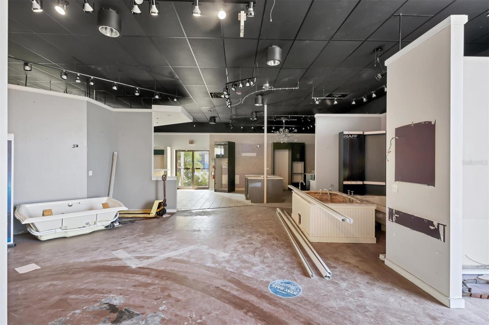 LORRAINE PARK - Commercial Sale