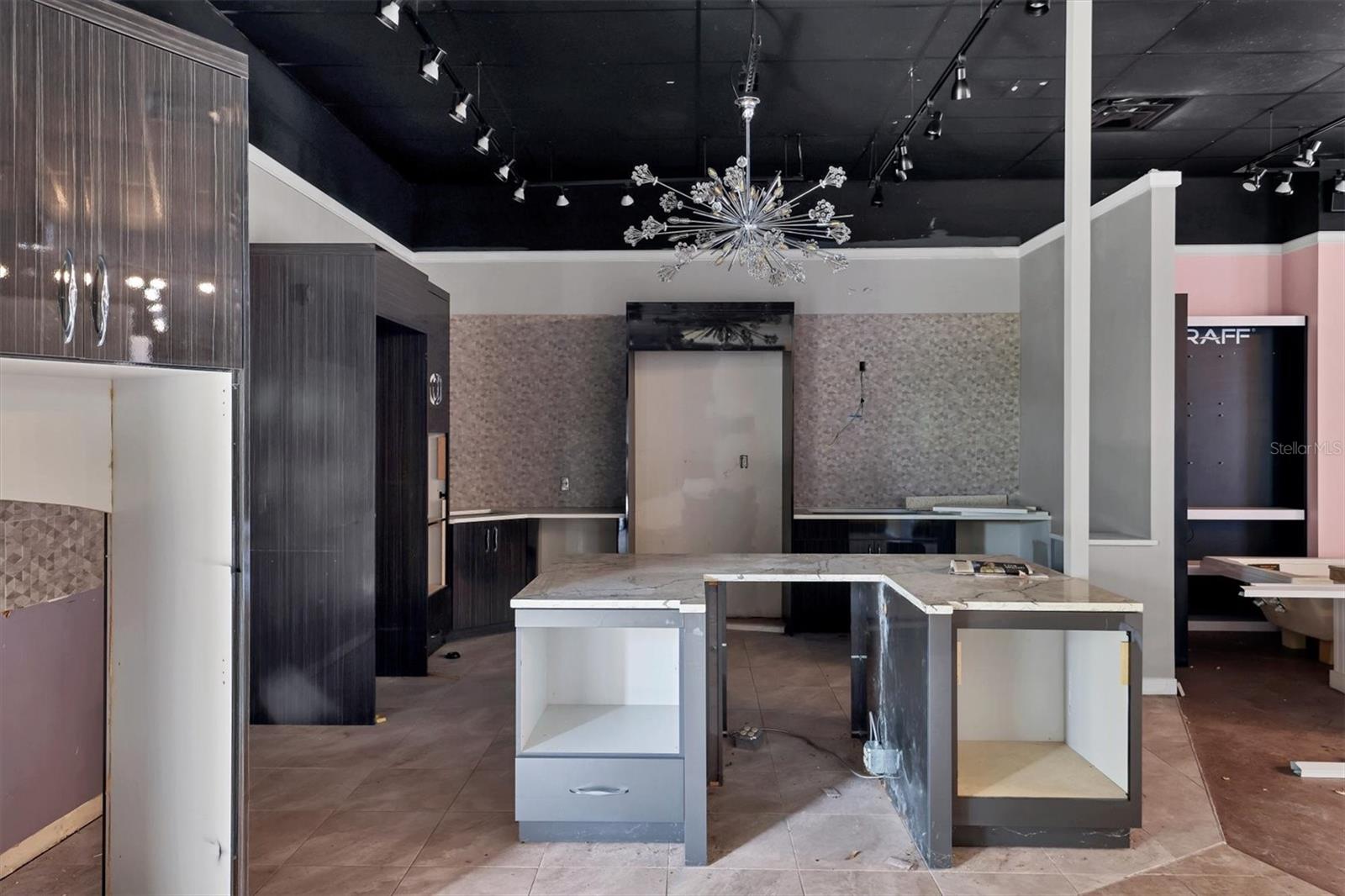 LORRAINE PARK - Commercial Sale