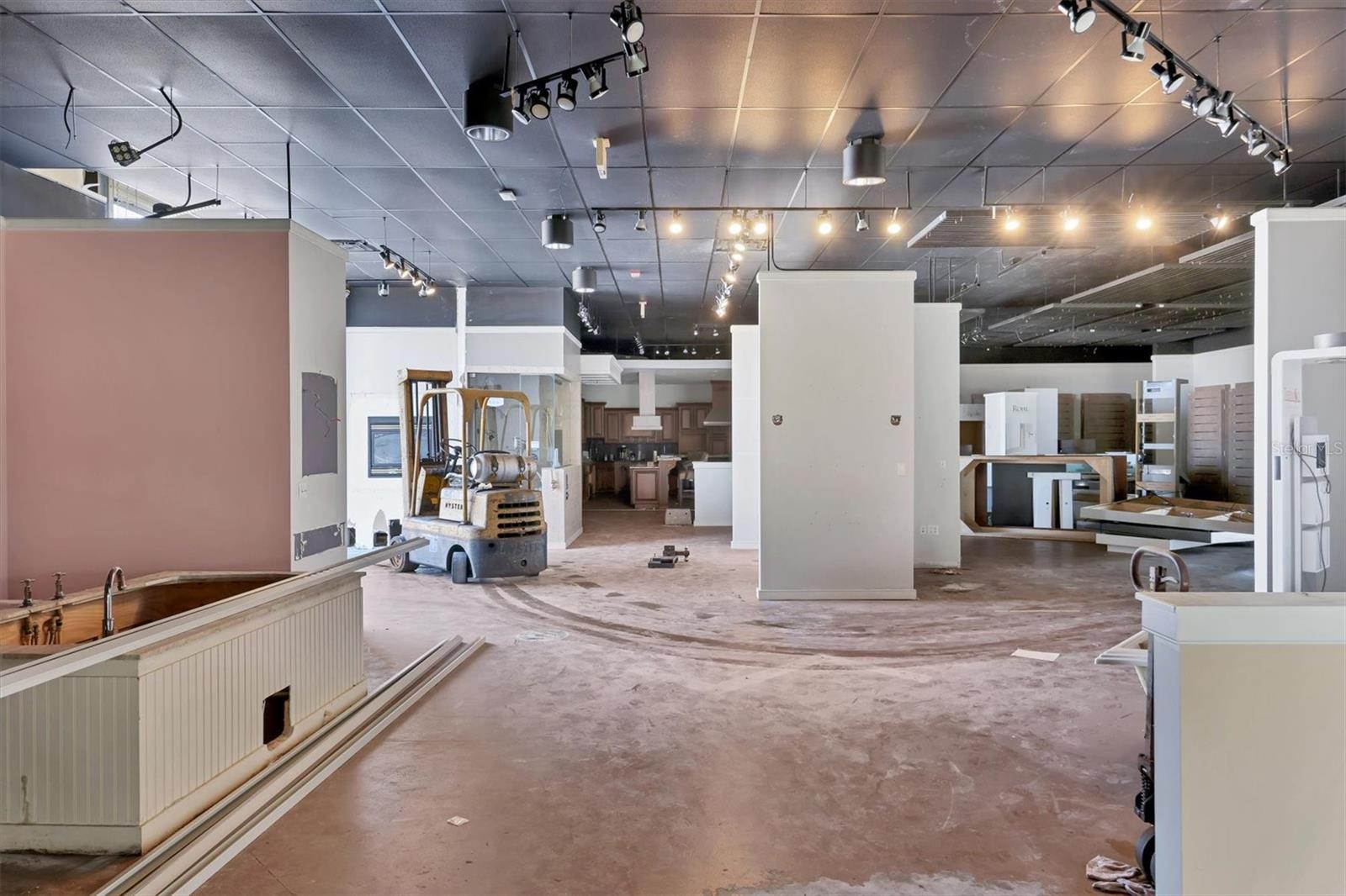 LORRAINE PARK - Commercial Sale