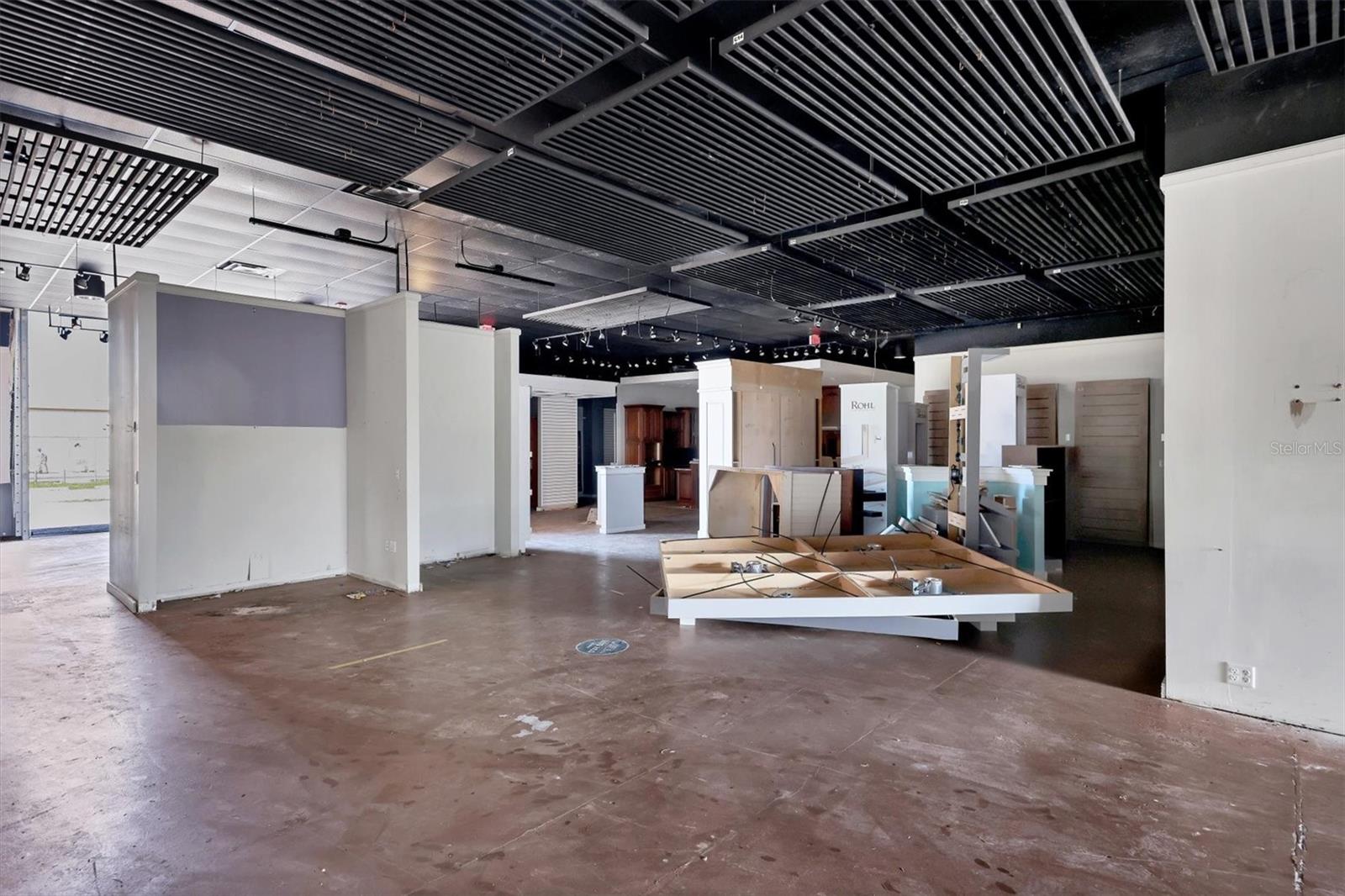 LORRAINE PARK - Commercial Sale