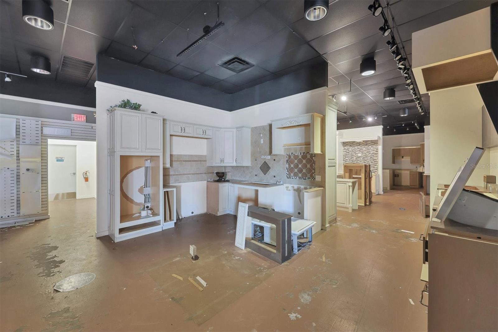 LORRAINE PARK - Commercial Sale