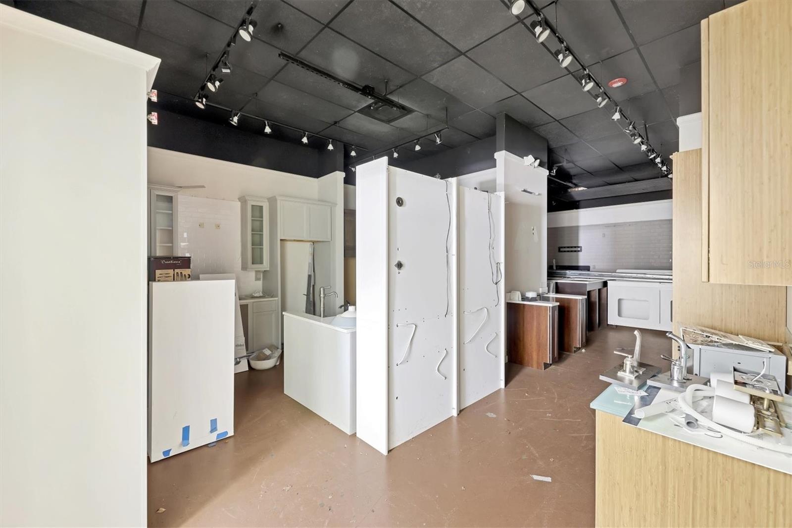 LORRAINE PARK - Commercial Sale