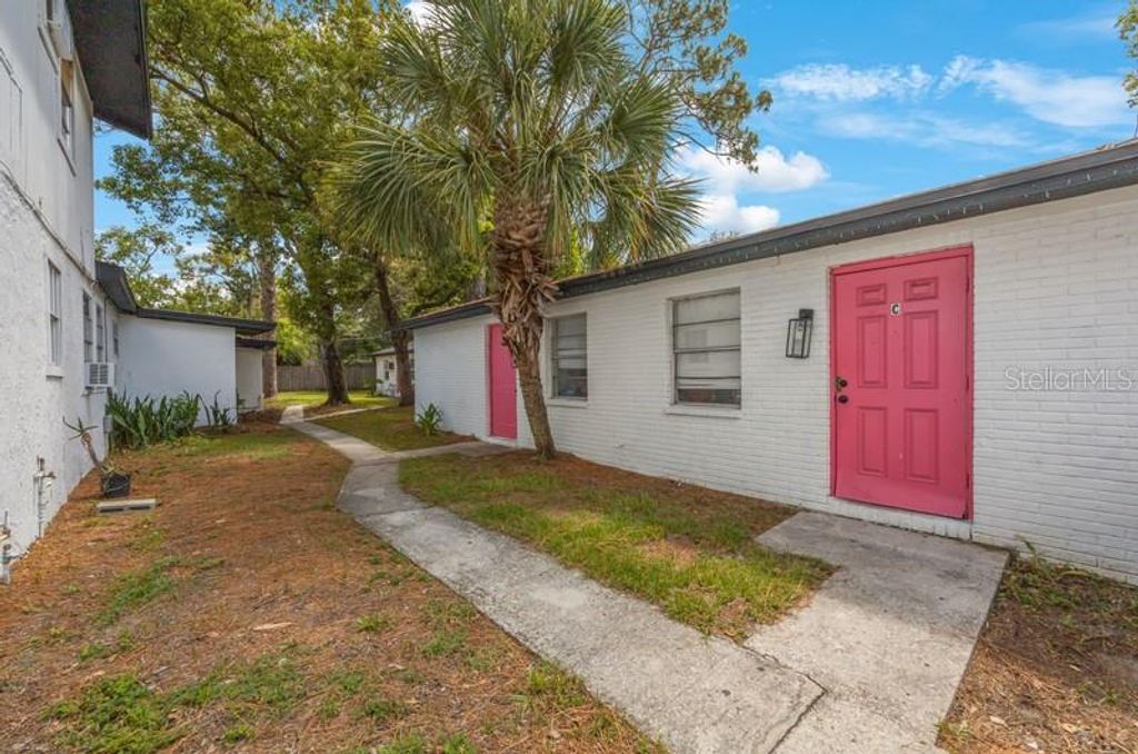 Photo of 12703 N 15th St, Tampa, FL 33612 (MLS # TB8478251)