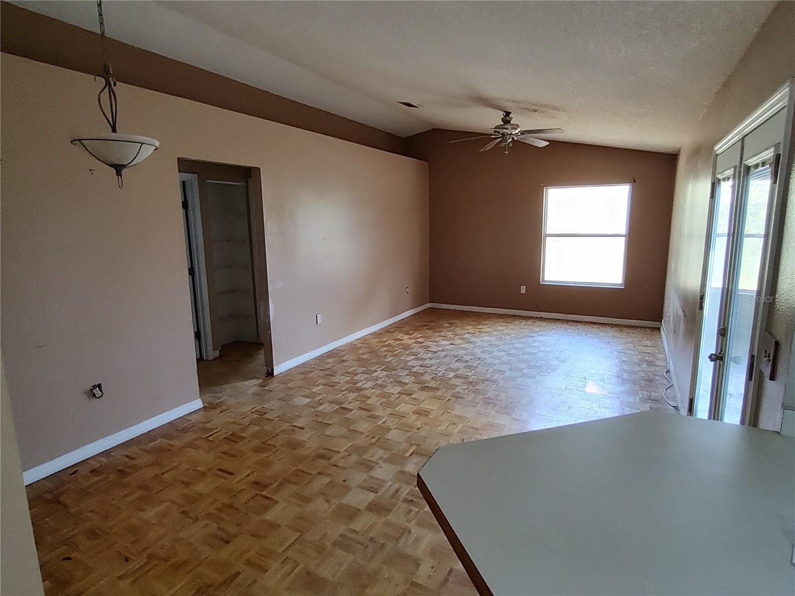 ASSESSORS LT 02 03 04 & NW 01/4 SW 01/4 32 15 30 - Residential