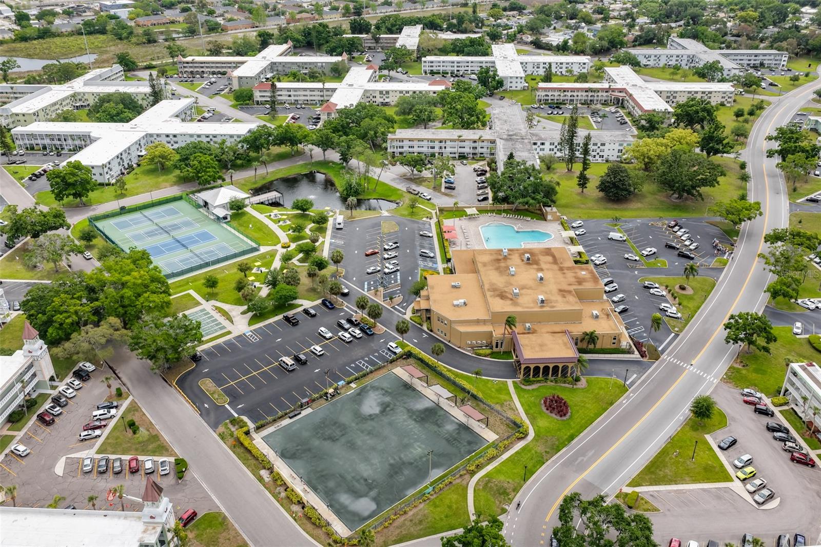 ON TOP OF THE WORLD - Residential Lease