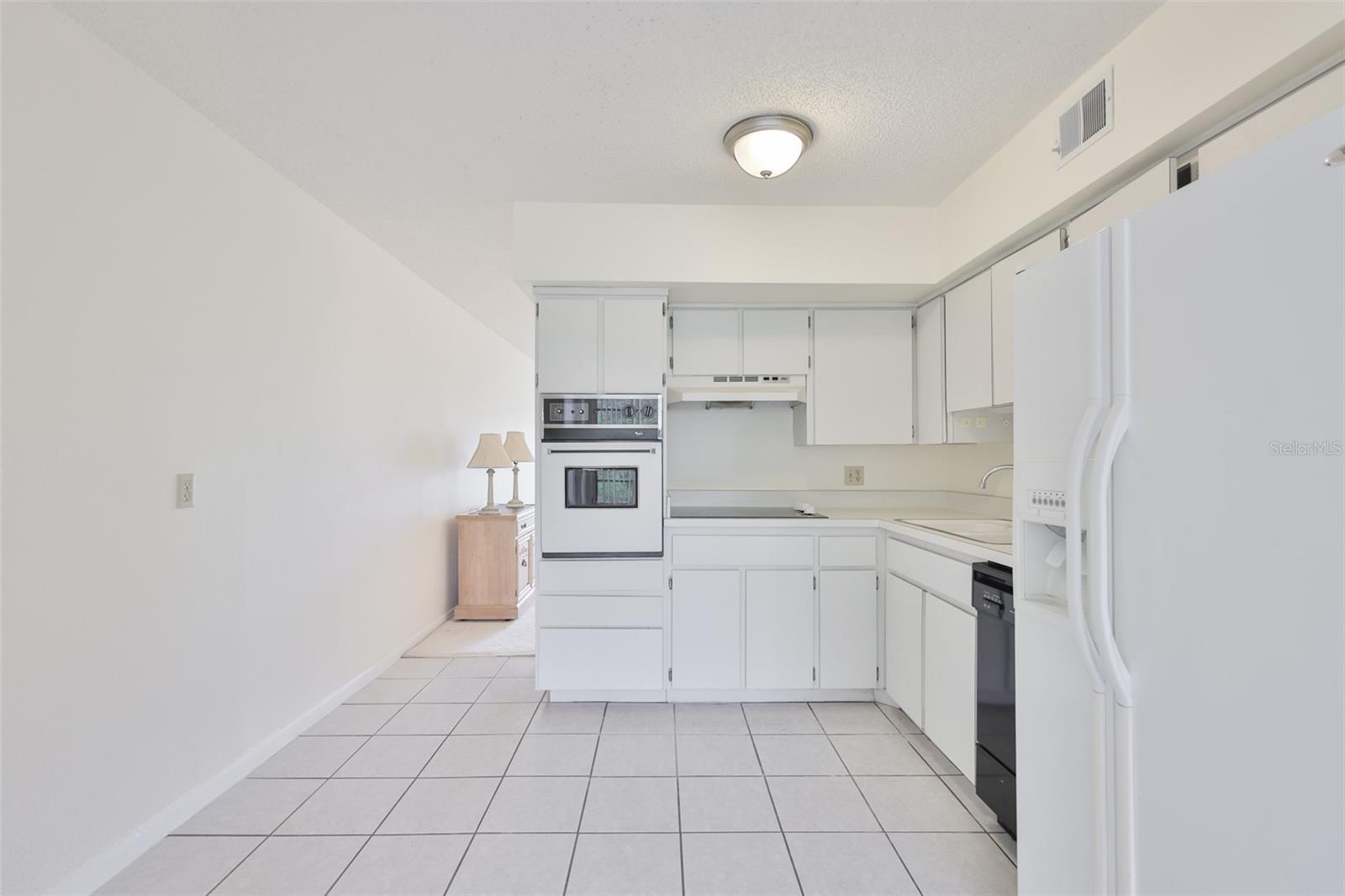 ON TOP OF THE WORLD - Residential Lease