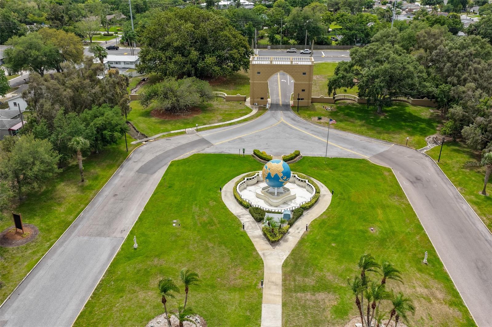 ON TOP OF THE WORLD - Residential Lease