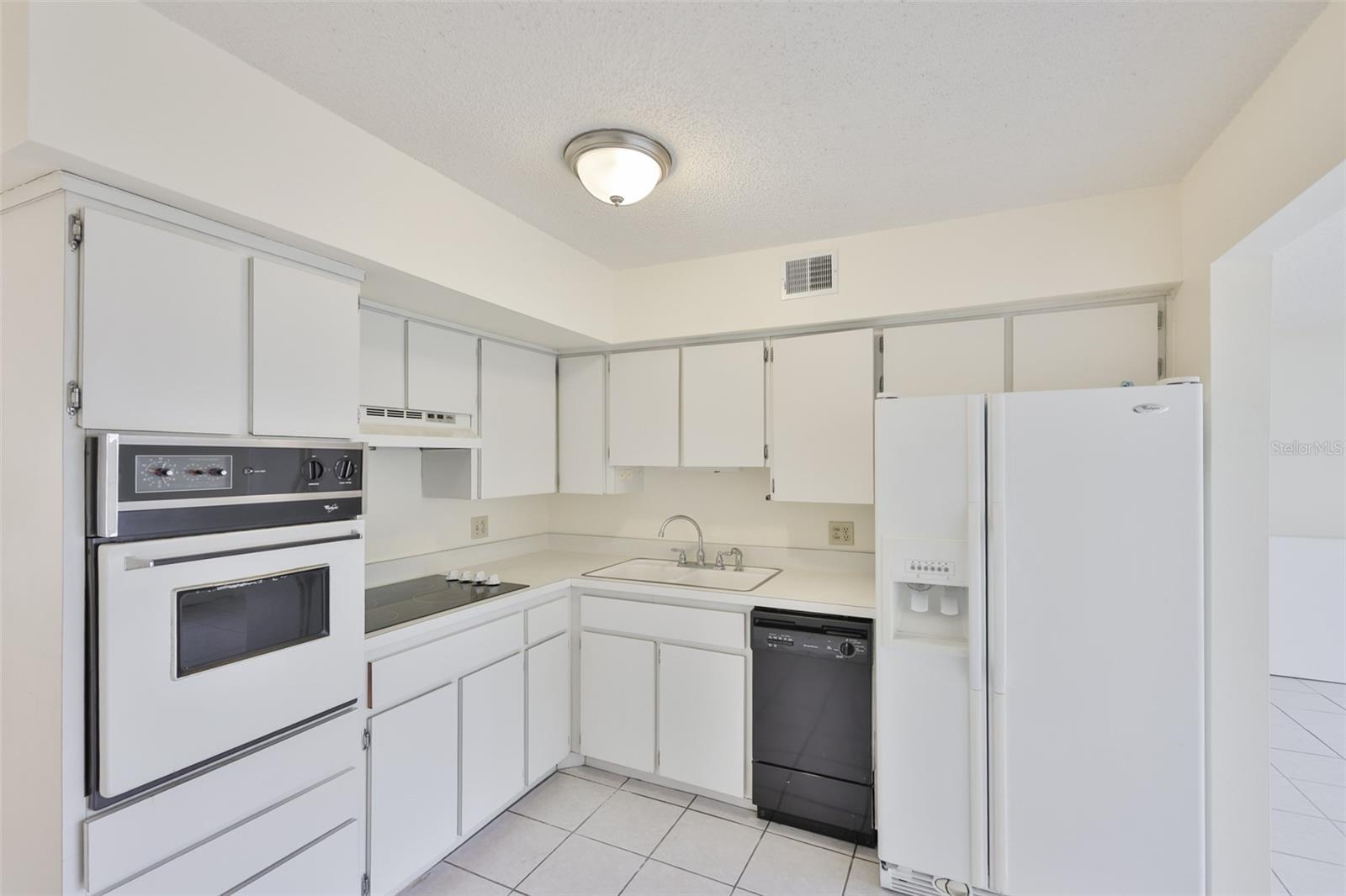 ON TOP OF THE WORLD - Residential Lease