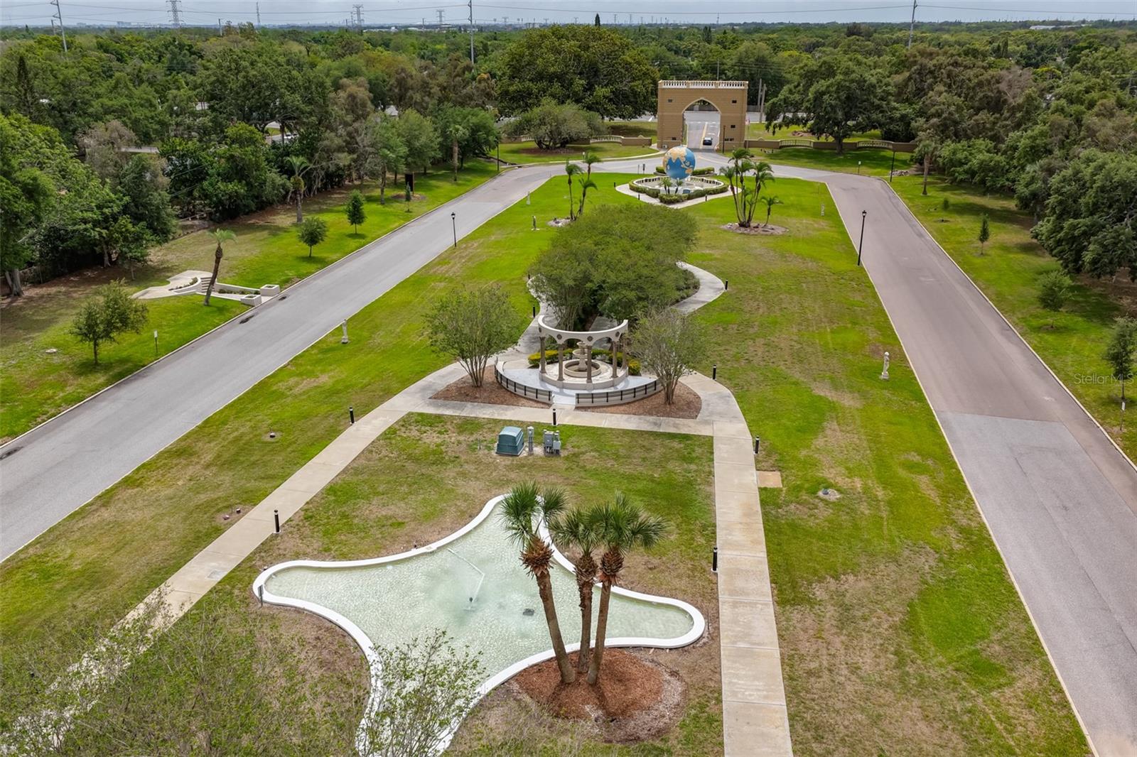 ON TOP OF THE WORLD - Residential Lease