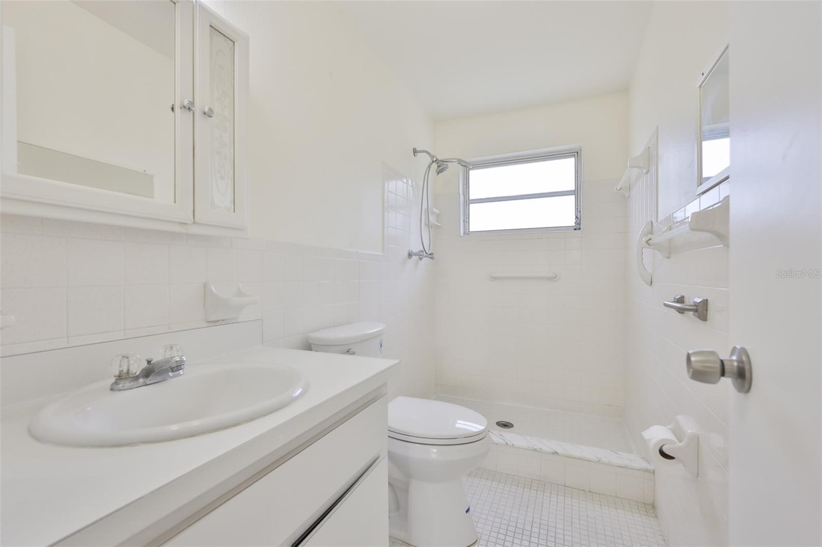 ON TOP OF THE WORLD - Residential Lease