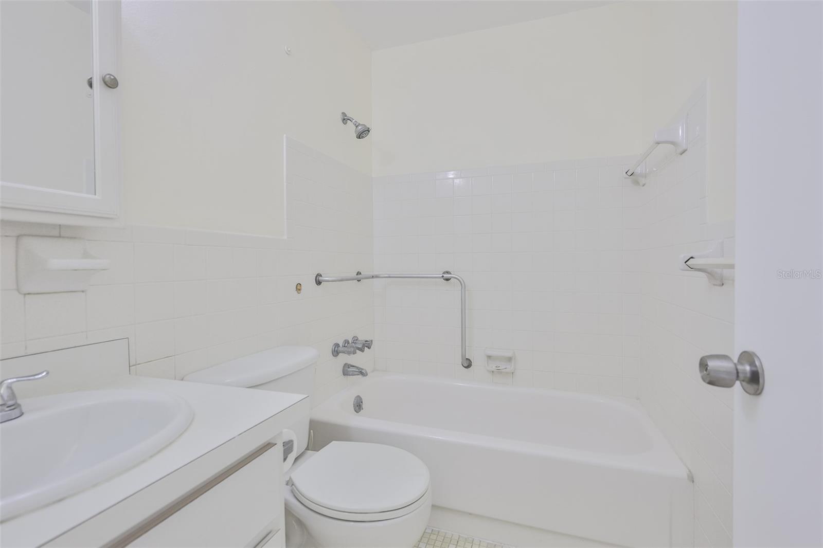 ON TOP OF THE WORLD - Residential Lease