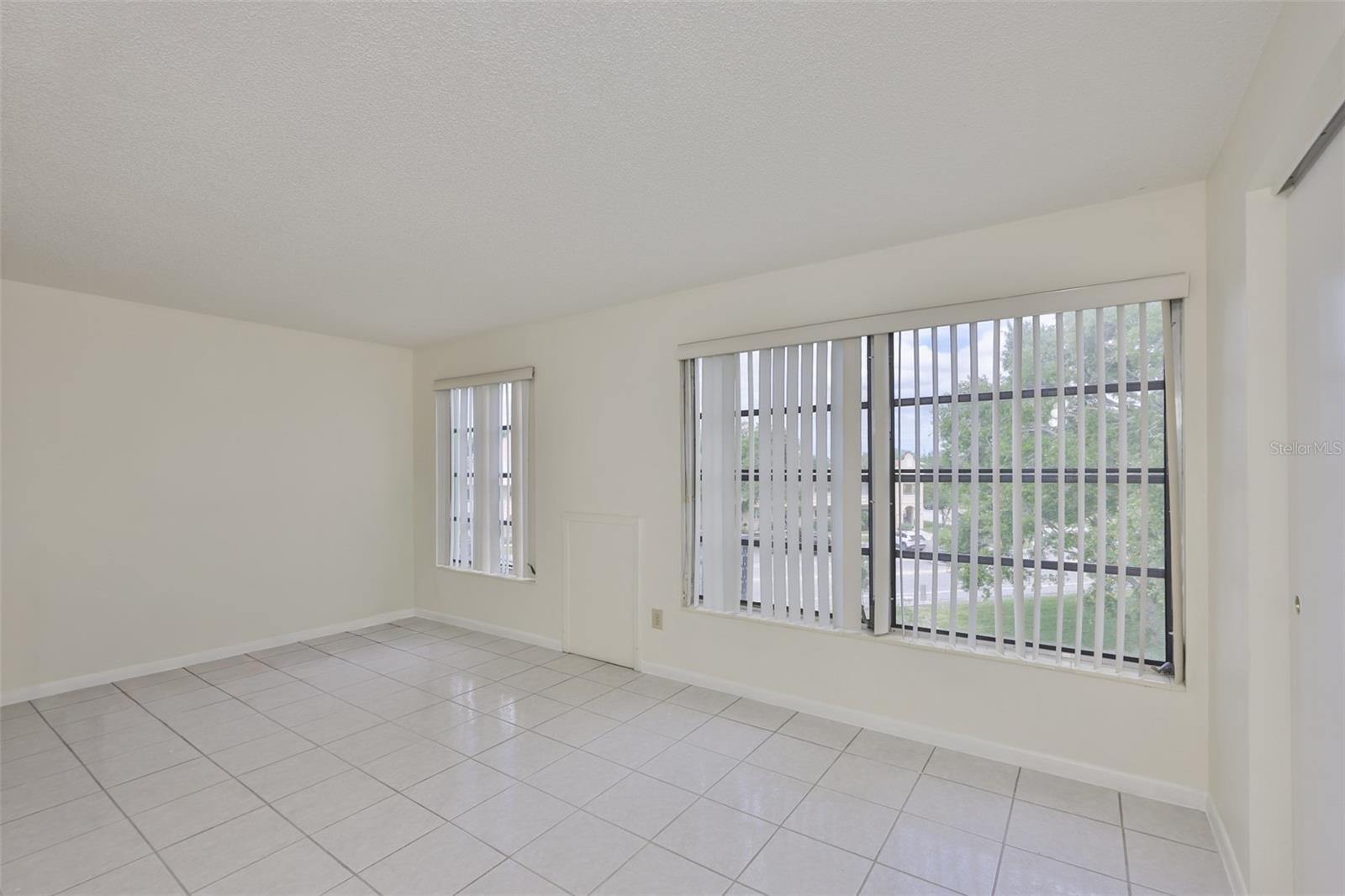 ON TOP OF THE WORLD - Residential Lease