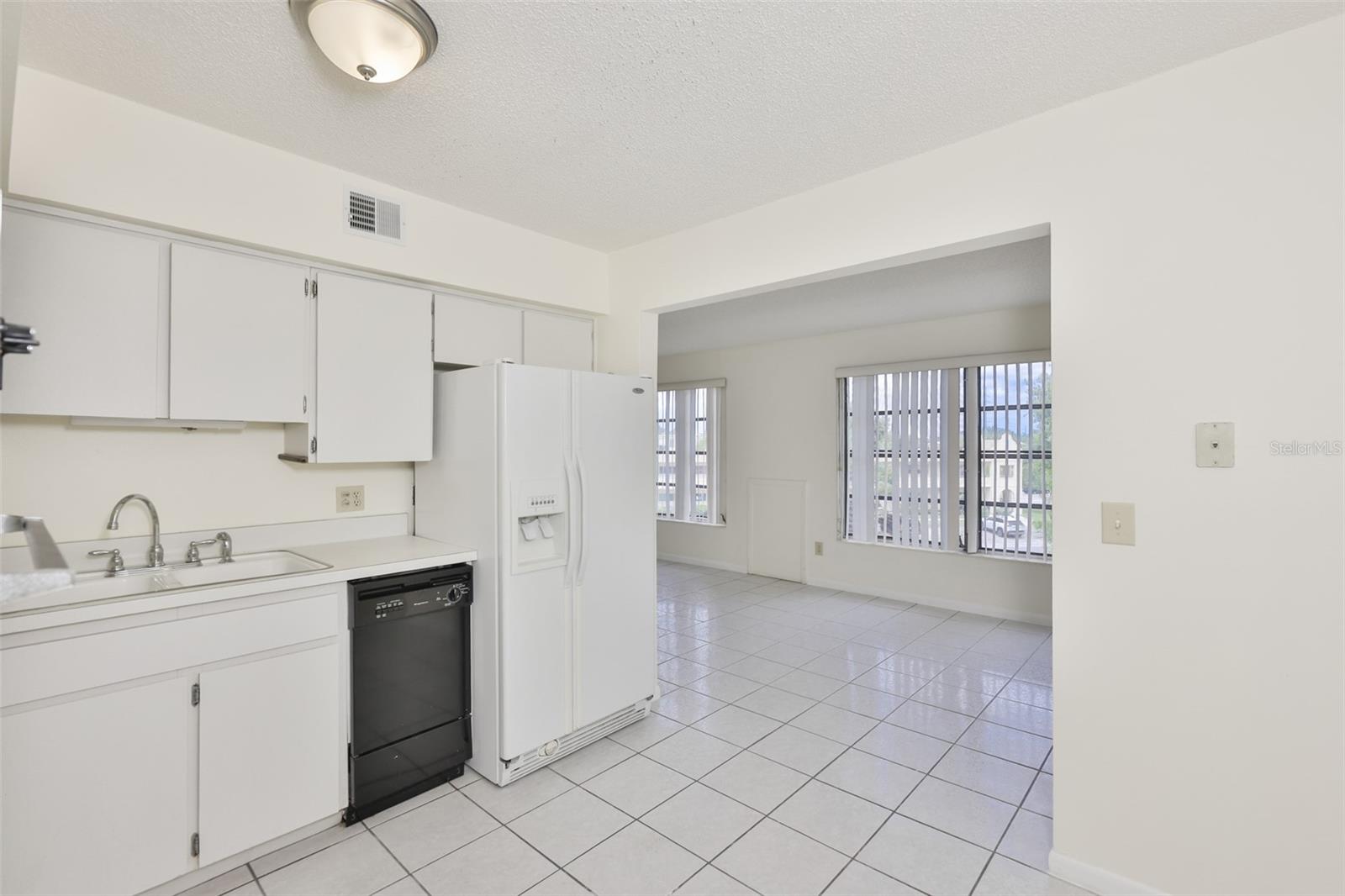 ON TOP OF THE WORLD - Residential Lease