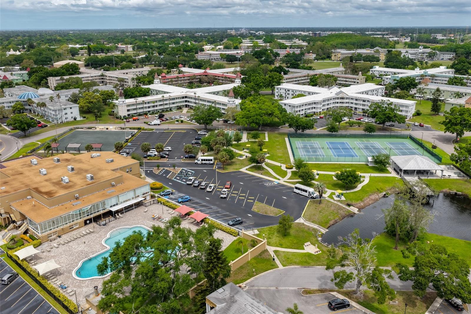 ON TOP OF THE WORLD - Residential Lease