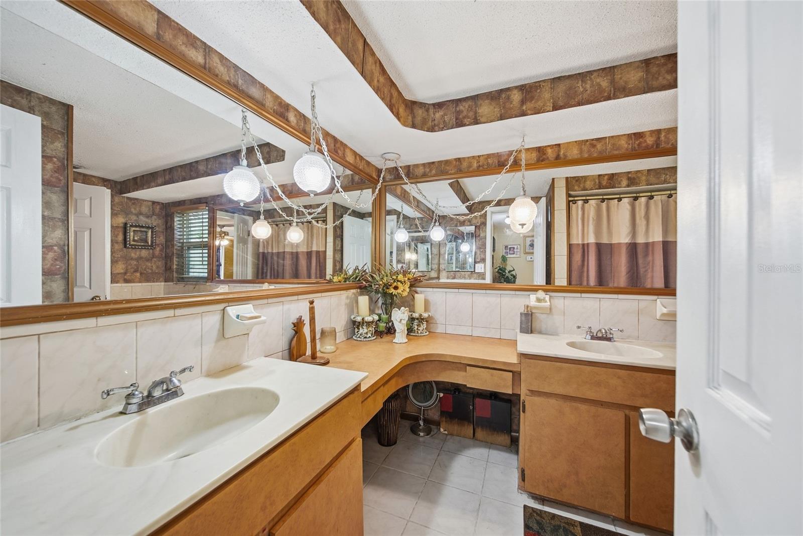 REGENCY PARK - Residential