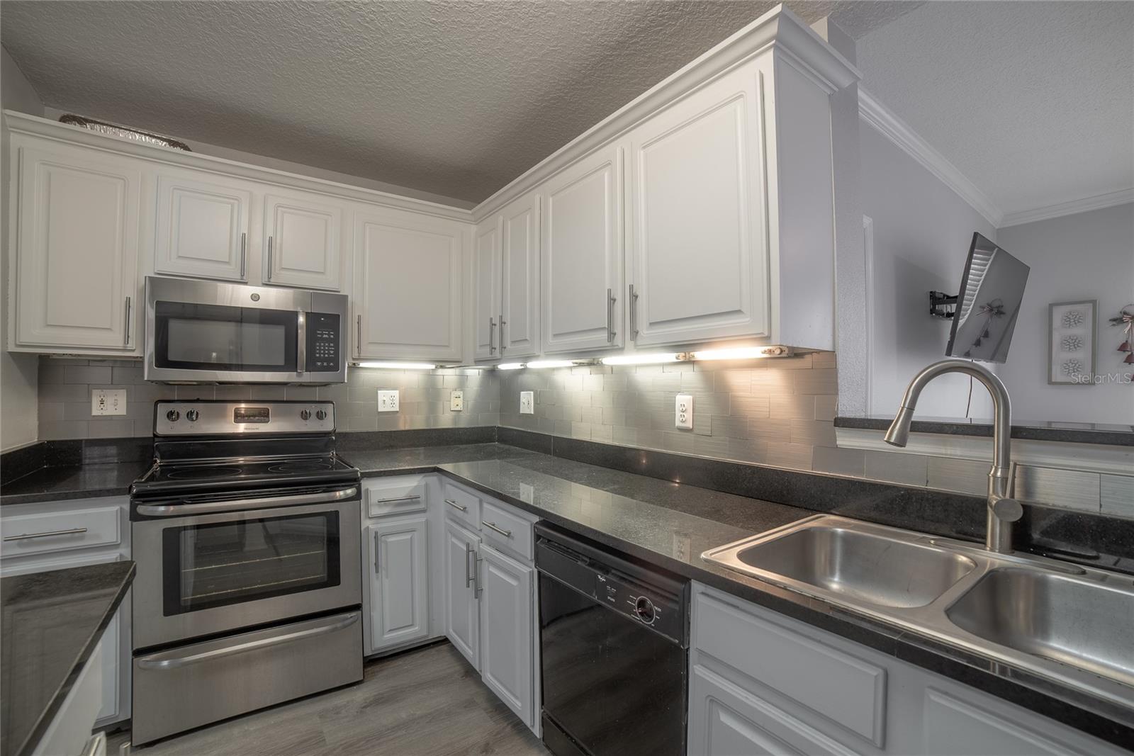 HARBOUR PLACE CITY HOMES A CON - Residential Lease