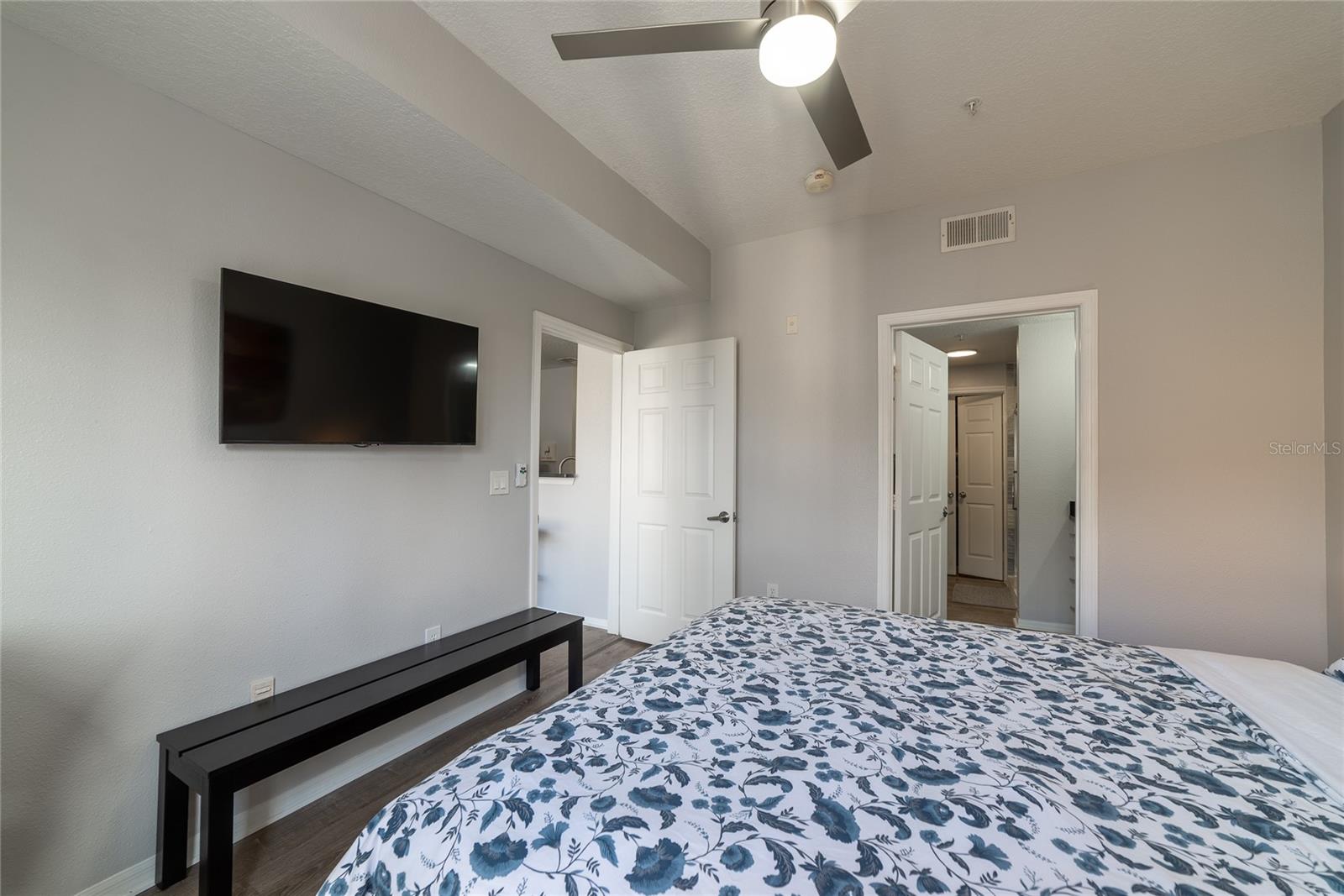 HARBOUR PLACE CITY HOMES A CON - Residential Lease