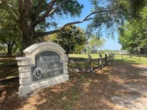 A home in WINTER HAVEN