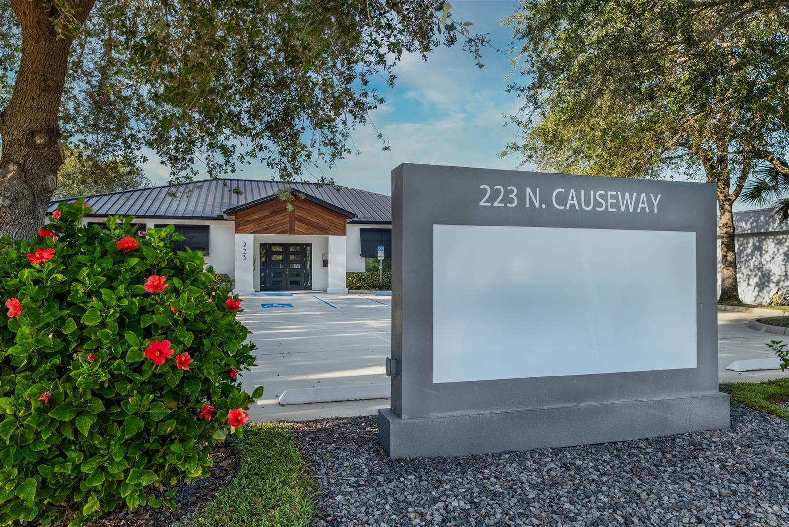 223 N CAUSEWAY