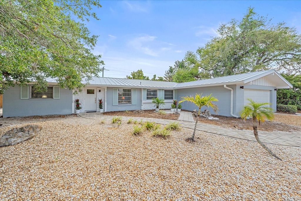 Photo of 611 Venice Lane, Sarasota, FL 34242 (MLS # A4686684)