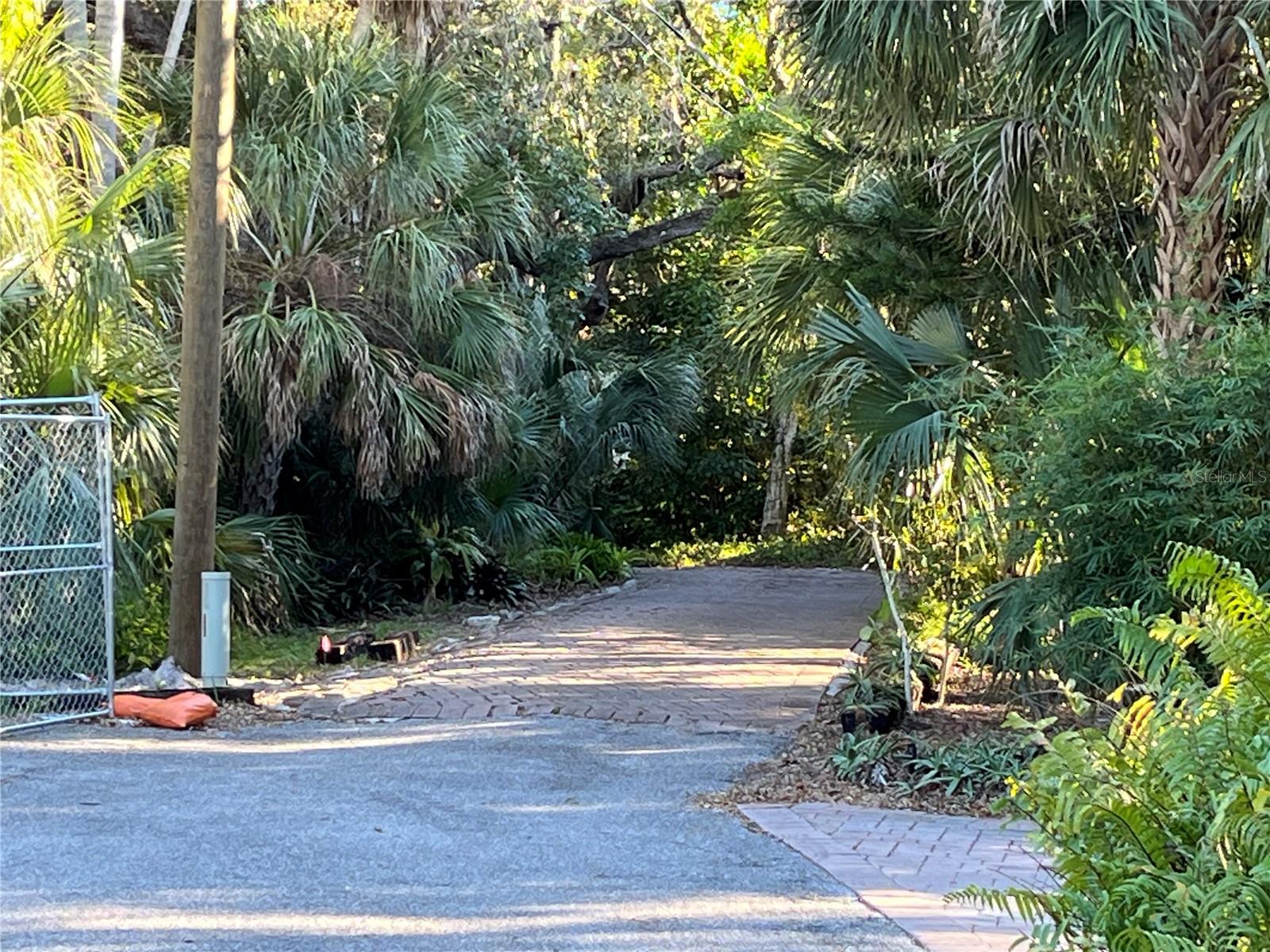 SARASOTA-VENICE CO RIVER SUB - Land