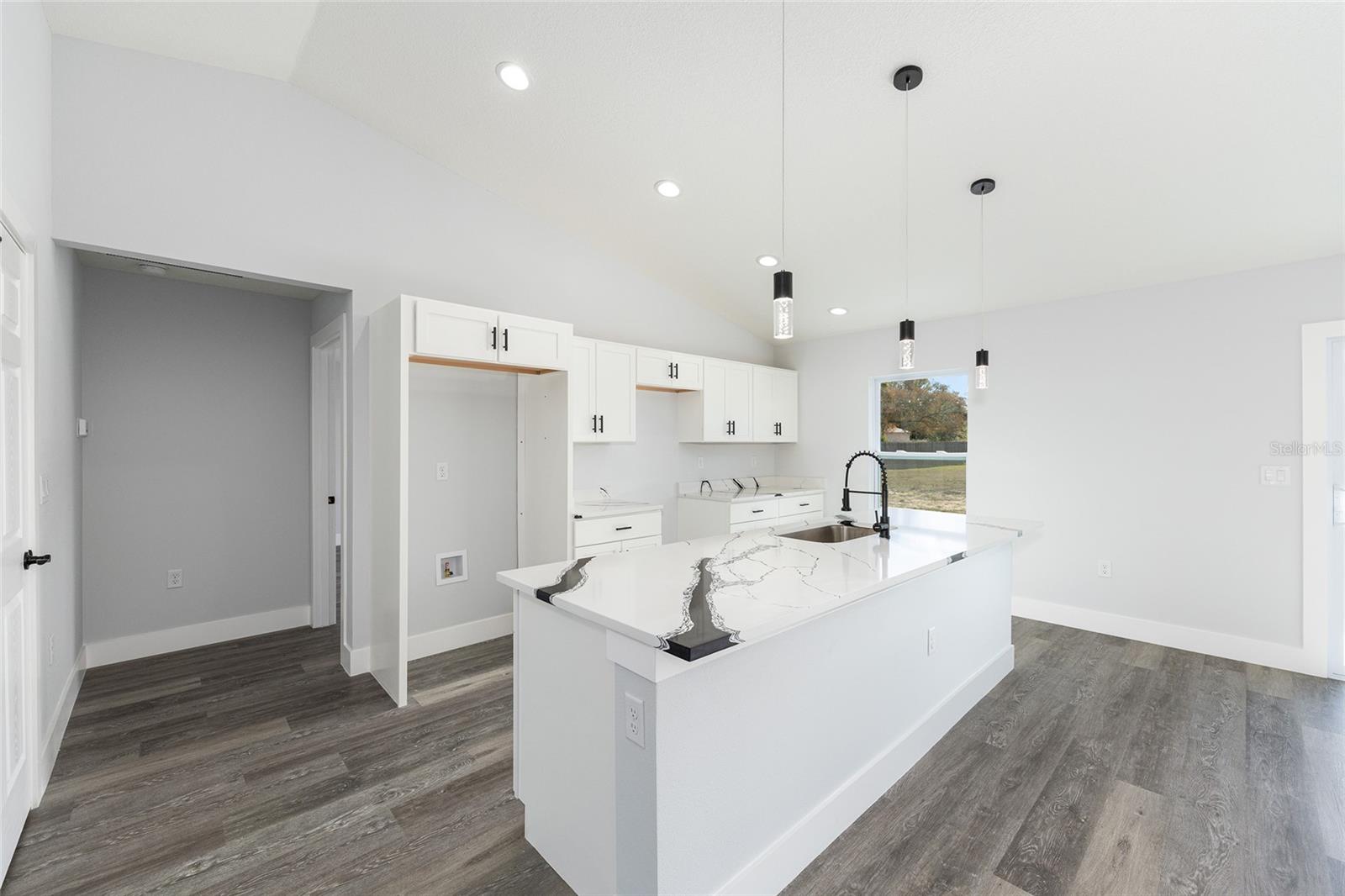 RAINBOW LAKES ESTATE - Residential