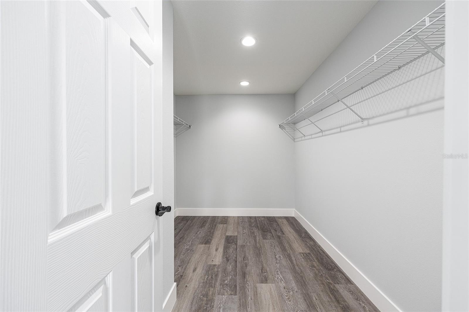 RAINBOW LAKES ESTATE - Residential