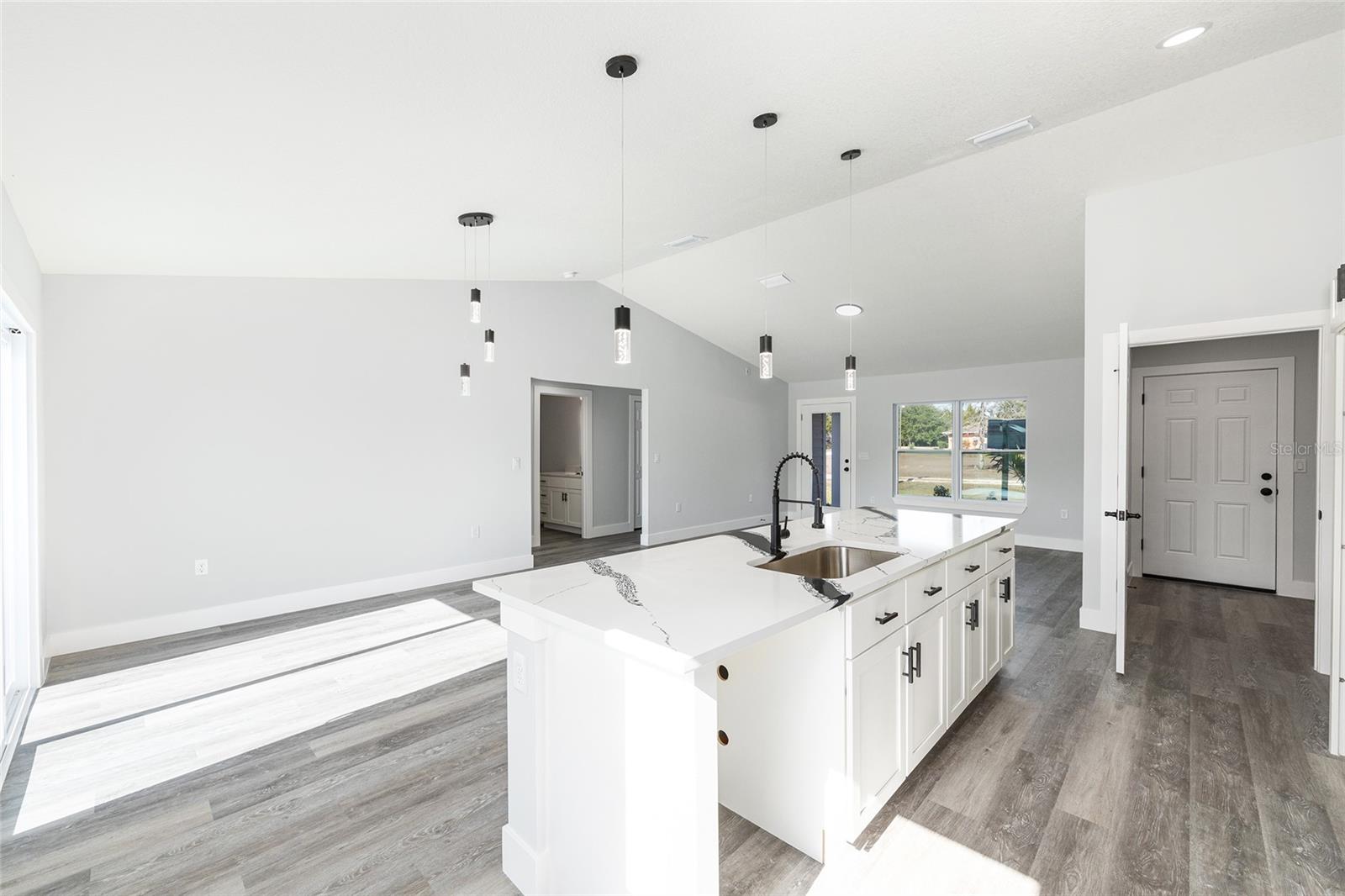 RAINBOW LAKES ESTATE - Residential