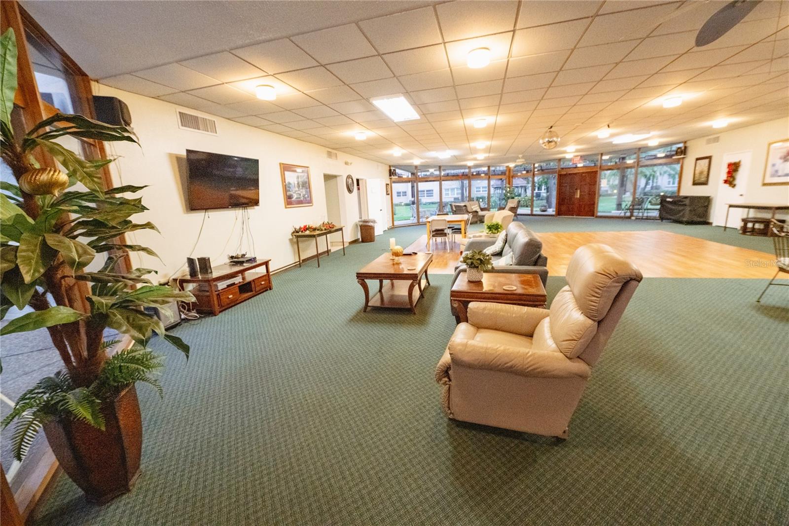 SUNSHINE TOWERS APT RESIDENCES - Residential