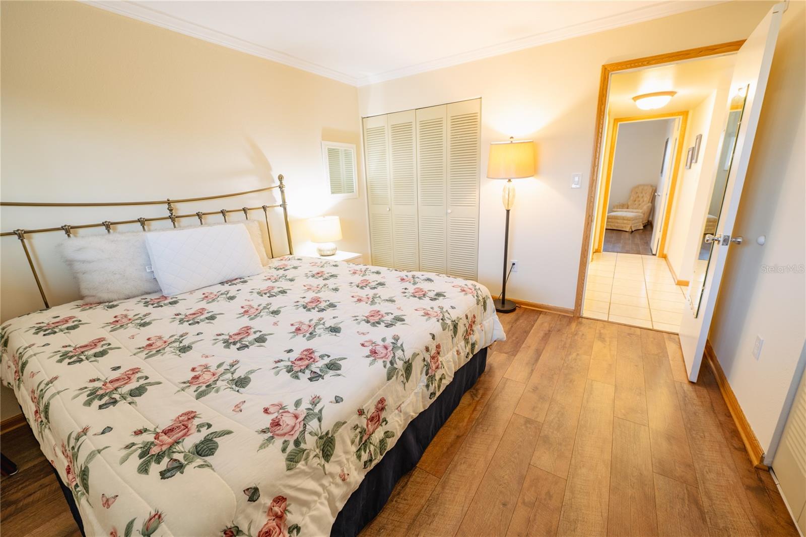 SUNSHINE TOWERS APT RESIDENCES - Residential