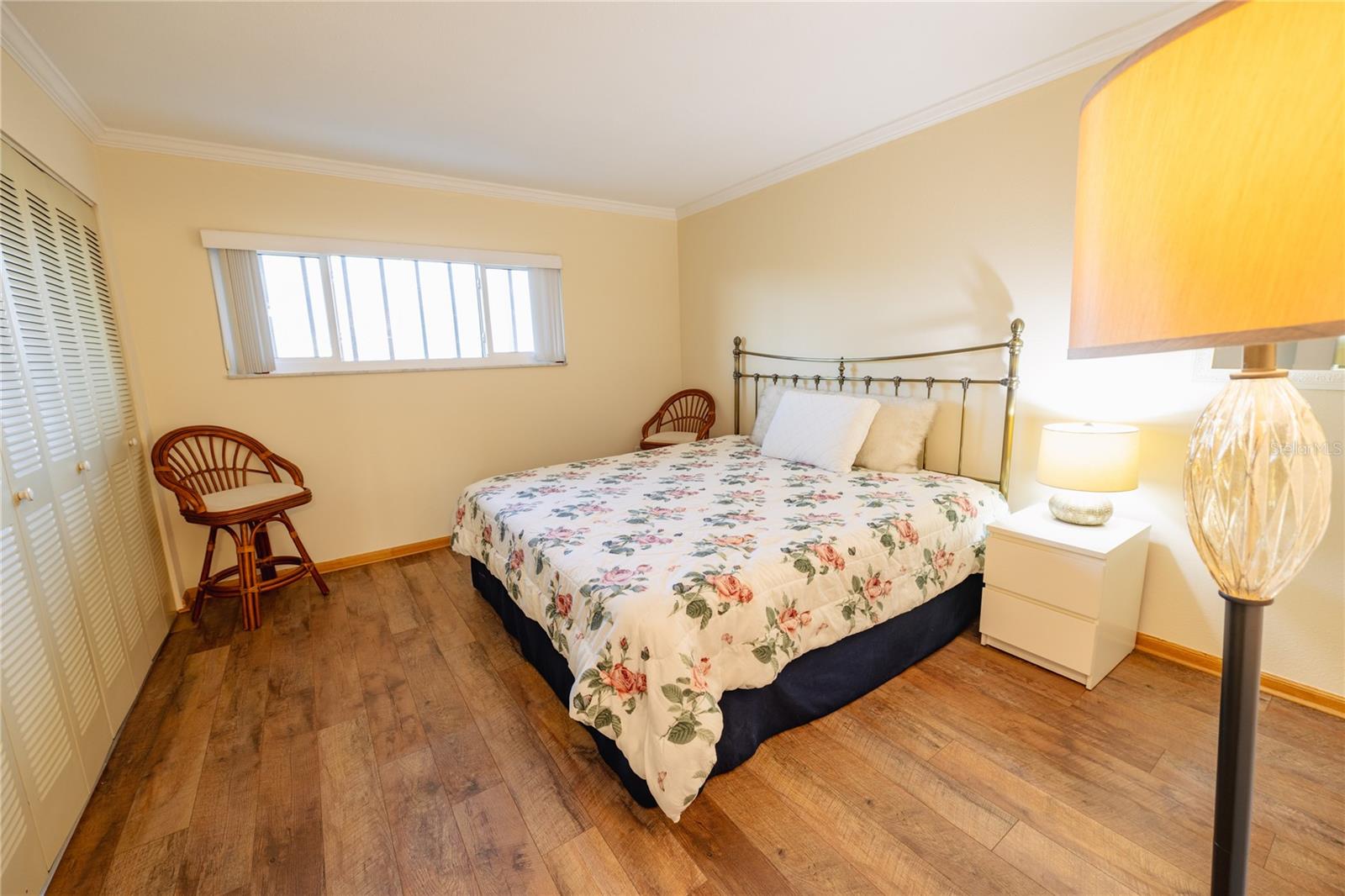 SUNSHINE TOWERS APT RESIDENCES - Residential