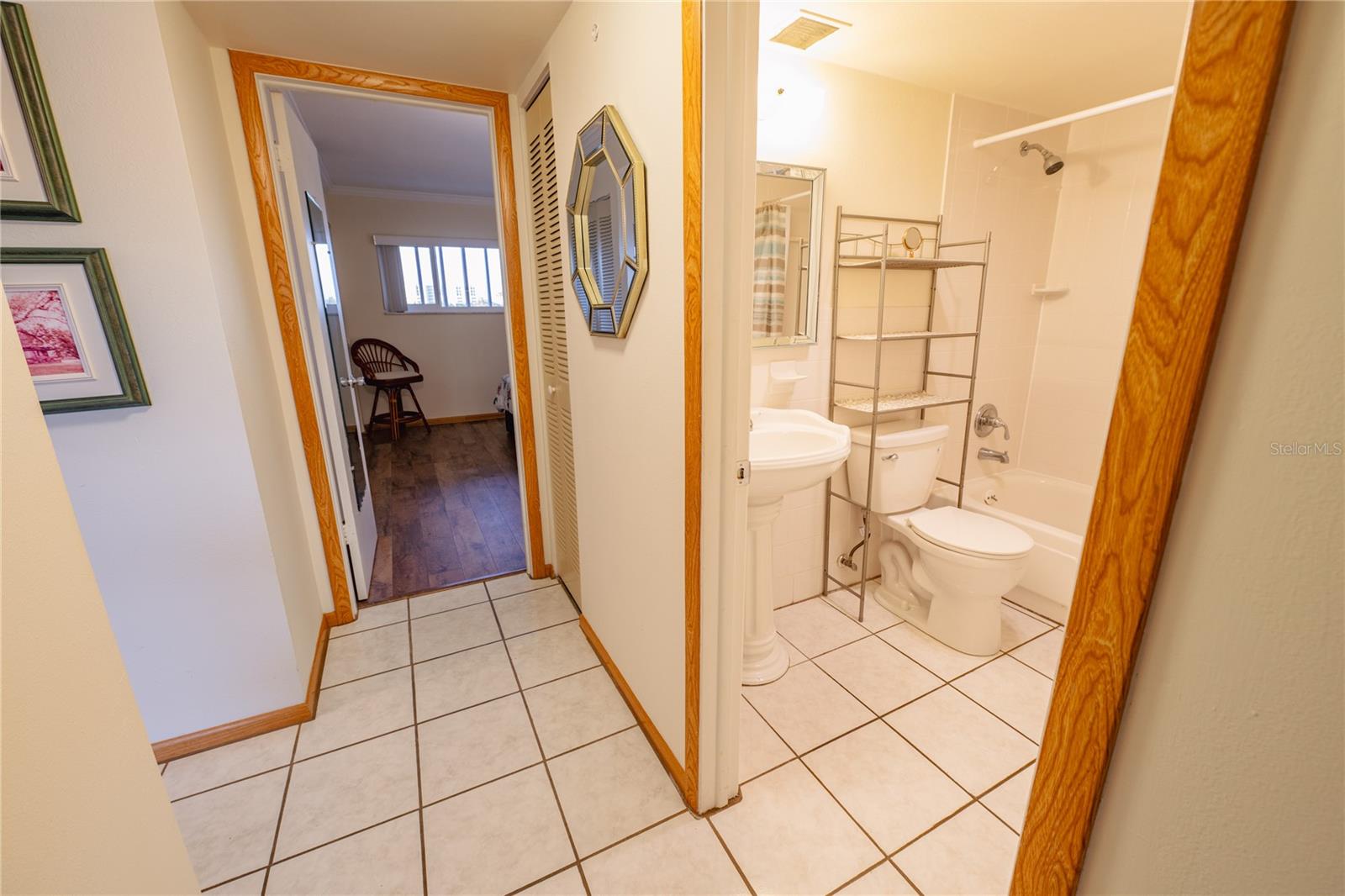 SUNSHINE TOWERS APT RESIDENCES - Residential