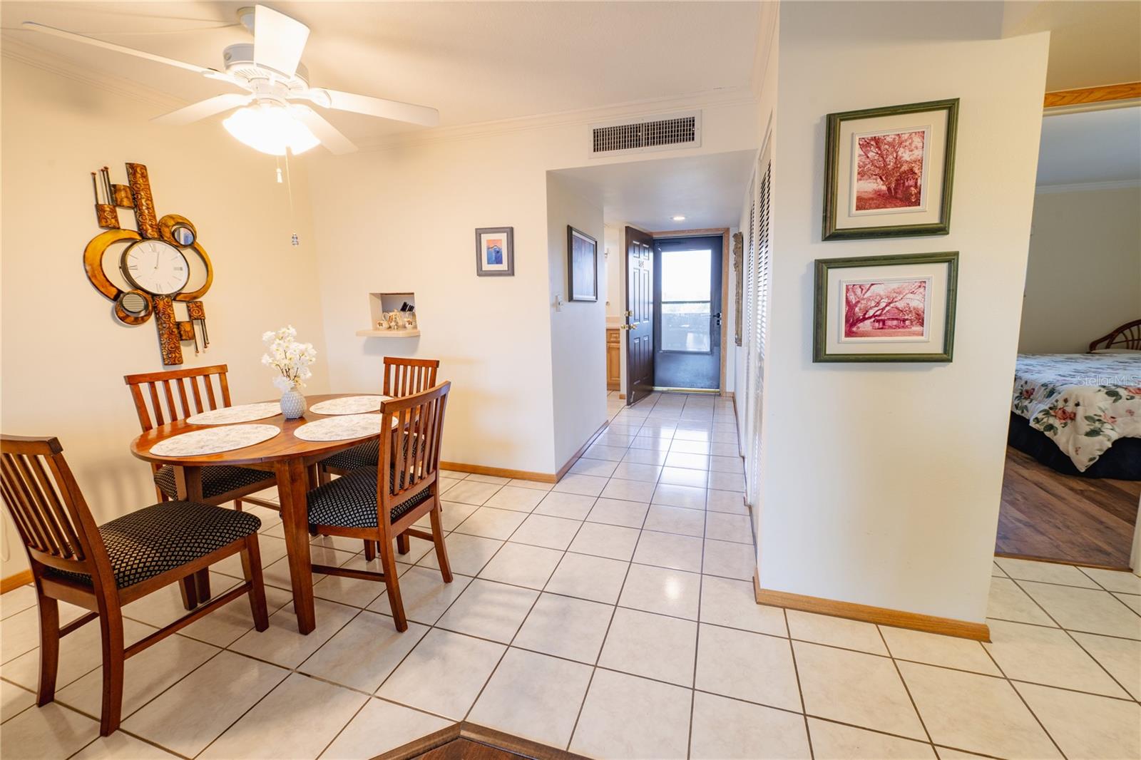 SUNSHINE TOWERS APT RESIDENCES - Residential