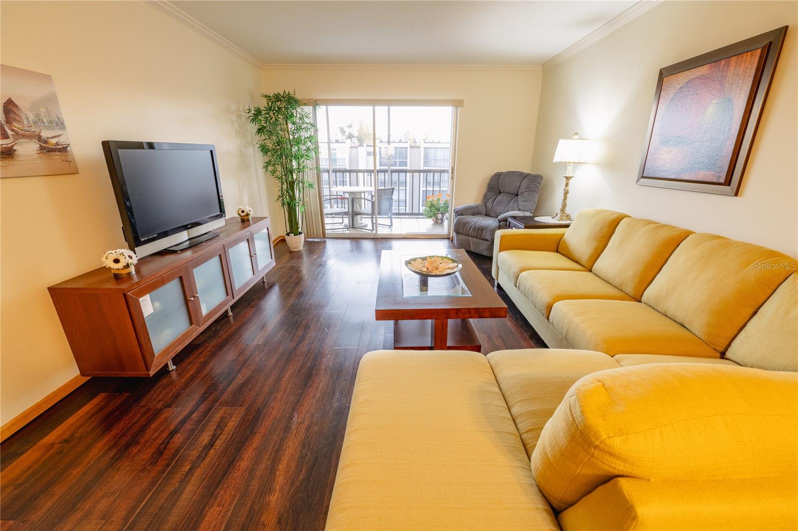 SUNSHINE TOWERS APT RESIDENCES - Residential