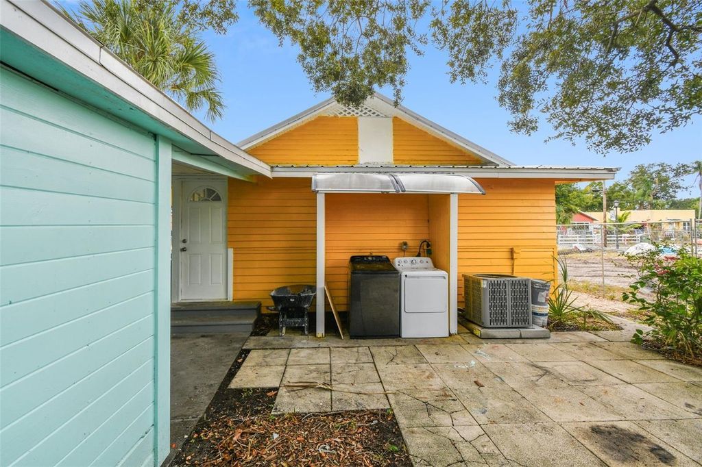 Photo of 1415 10th Avenue W, Bradenton, FL 34205 (MLS # TB8497237)