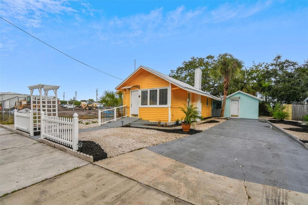 Photo of 1415 10th Avenue W, Bradenton, FL 34205 (MLS # TB8497237)