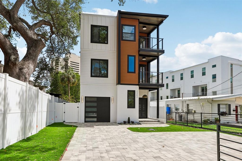 Photo of 2302 W Texas Avenue, Tampa, FL 33629 (MLS # TB8520064)
