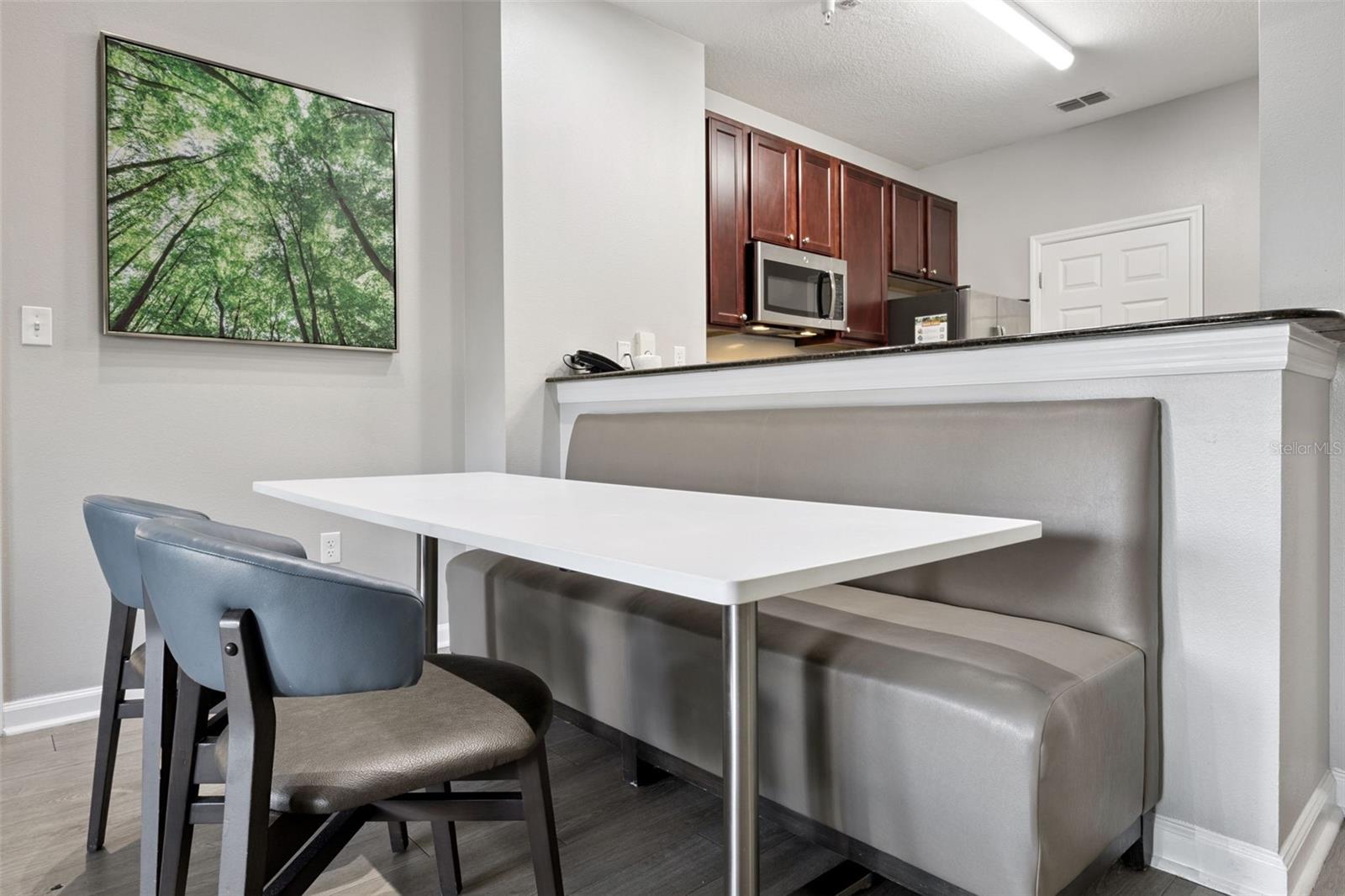 GROVE RESIDENCE & SPA HOTEL CONDO 1 - Residential