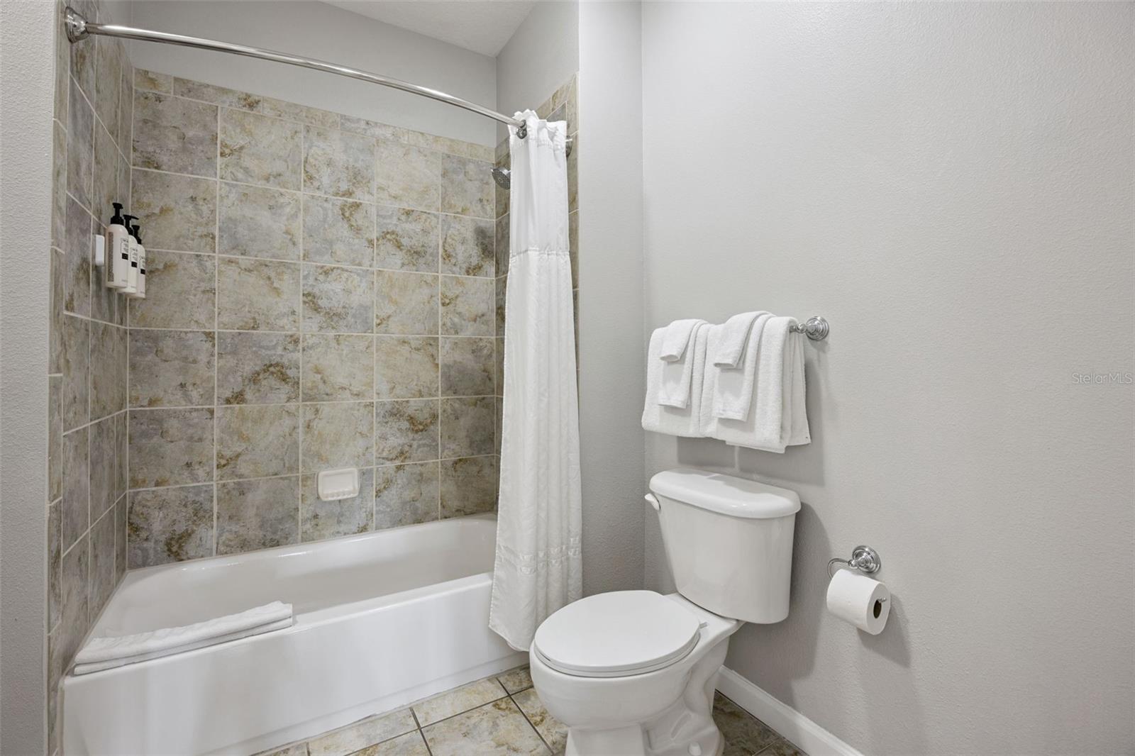 GROVE RESIDENCE & SPA HOTEL CONDO 1 - Residential