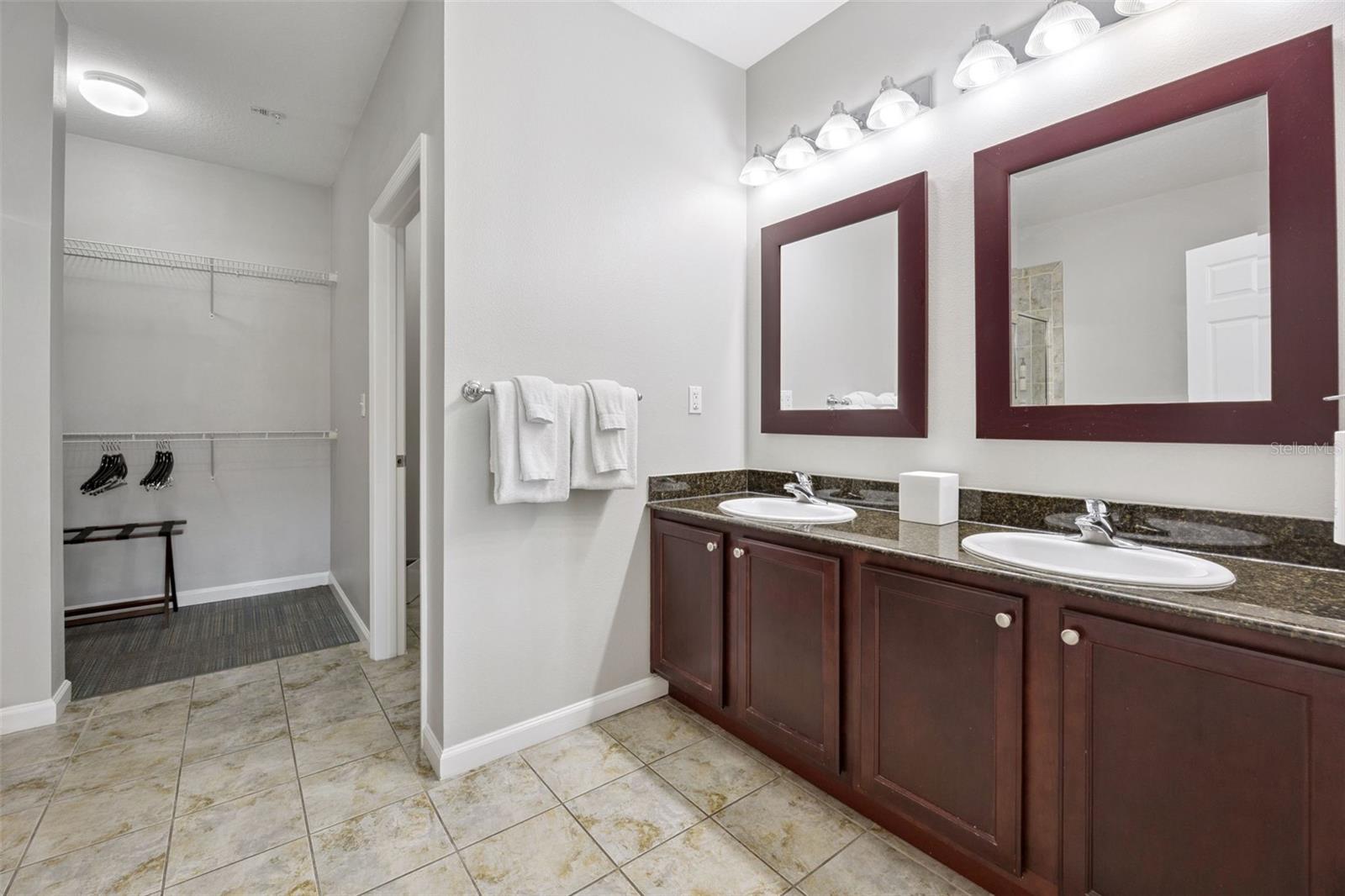 GROVE RESIDENCE & SPA HOTEL CONDO 1 - Residential