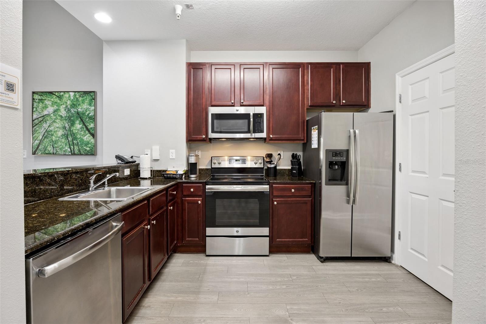 GROVE RESIDENCE & SPA HOTEL CONDO 1 - Residential