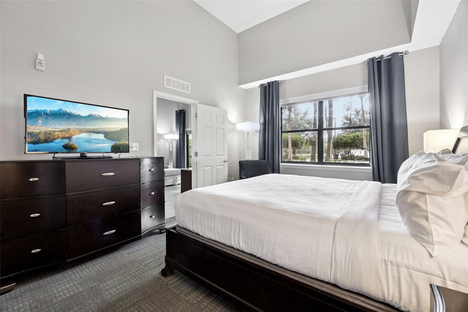 GROVE RESIDENCE & SPA HOTEL CONDO 1 - Residential