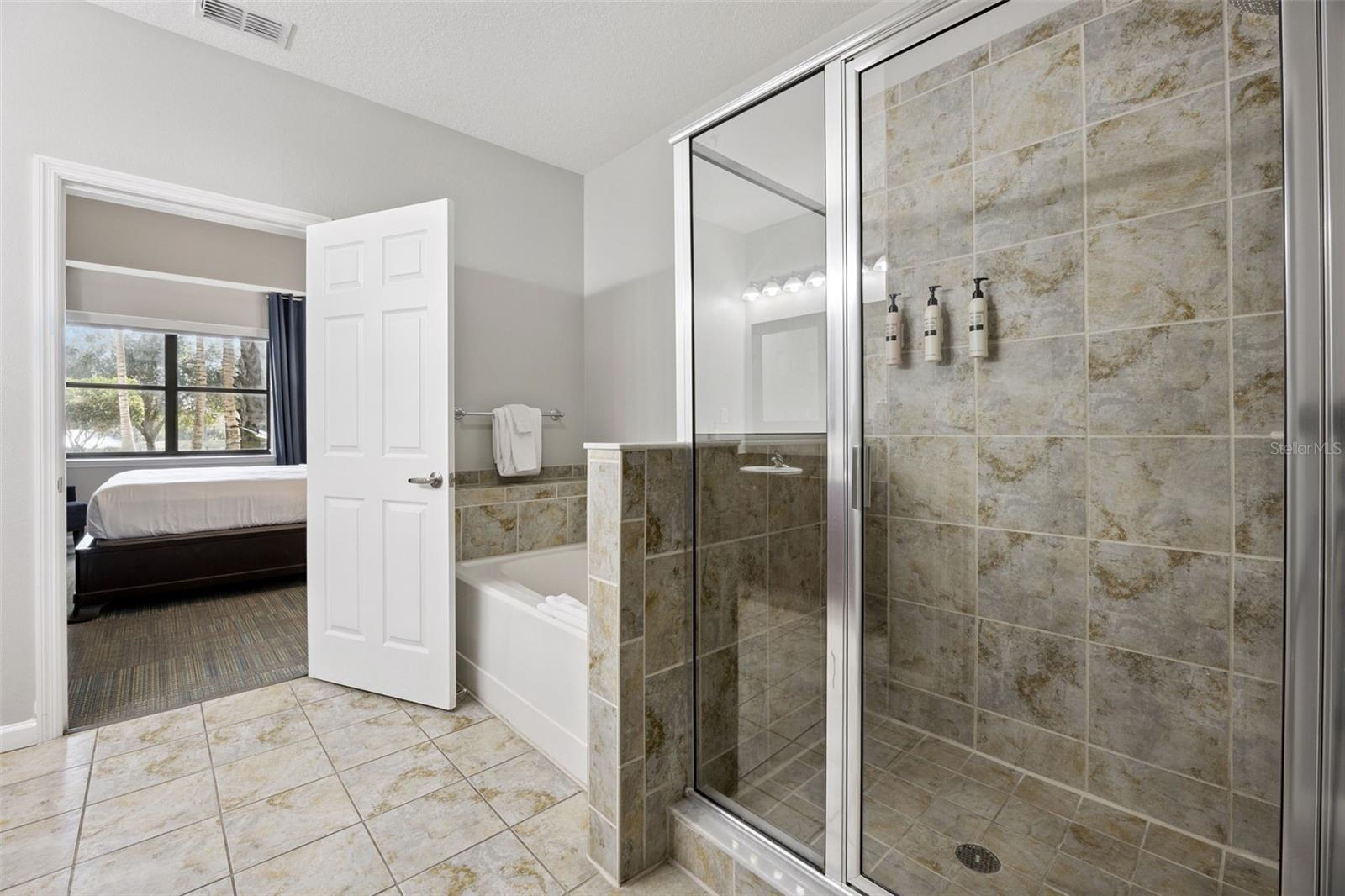 GROVE RESIDENCE & SPA HOTEL CONDO 1 - Residential