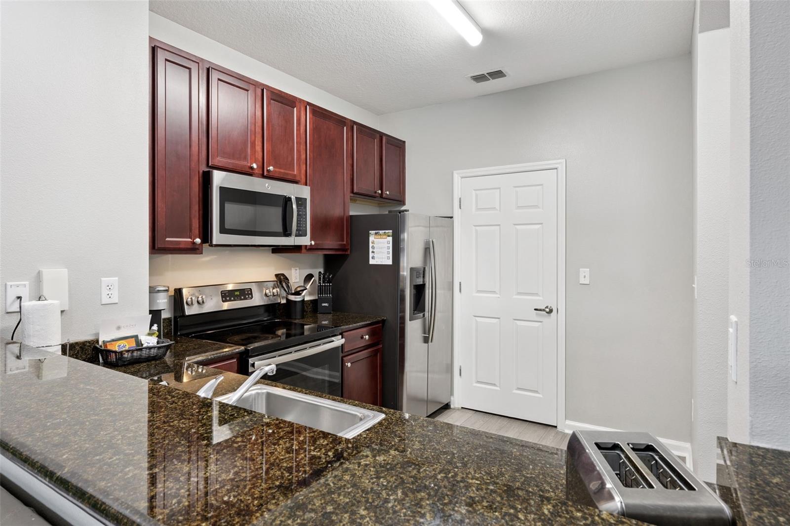 GROVE RESIDENCE & SPA HOTEL CONDO 1 - Residential