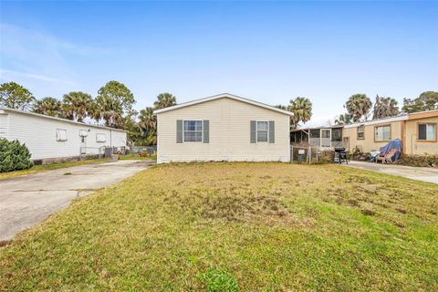 Photo of 122 Leisure World Drive N, Debary, FL 32713 (MLS # V4947050)