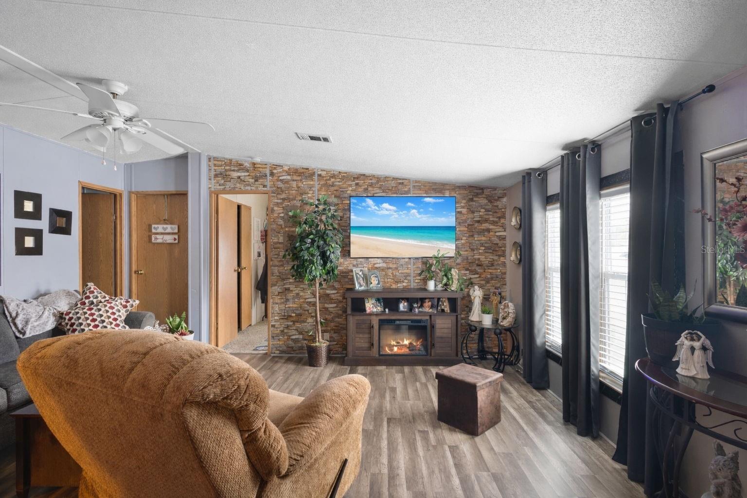 LEISURE WORLD PARK - Residential