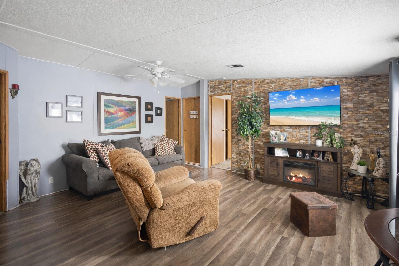 LEISURE WORLD PARK - Residential