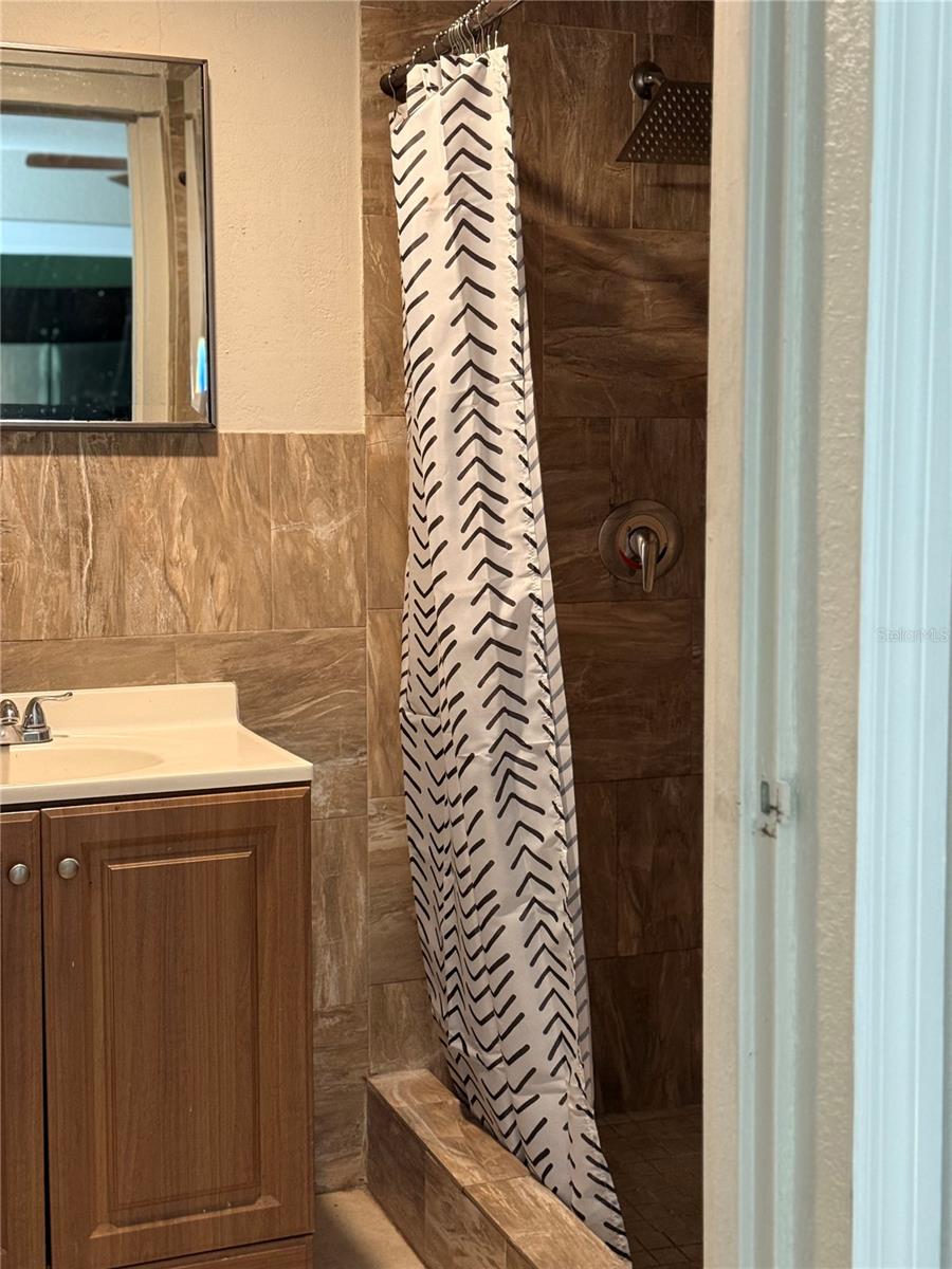 RICHLAND MANOR - Residential Lease