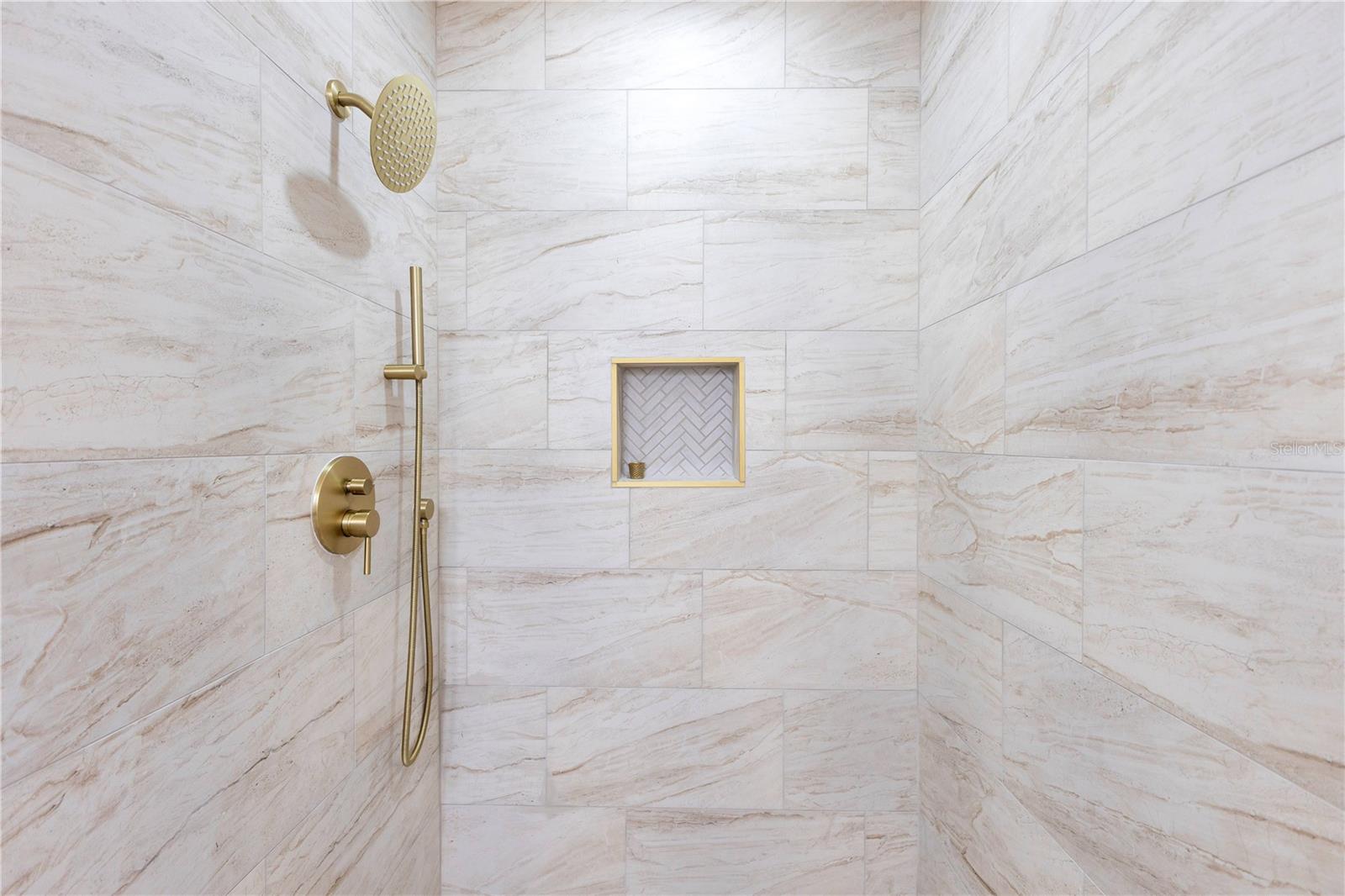 CARIBBEAN ISLES UNIT 01 - Residential