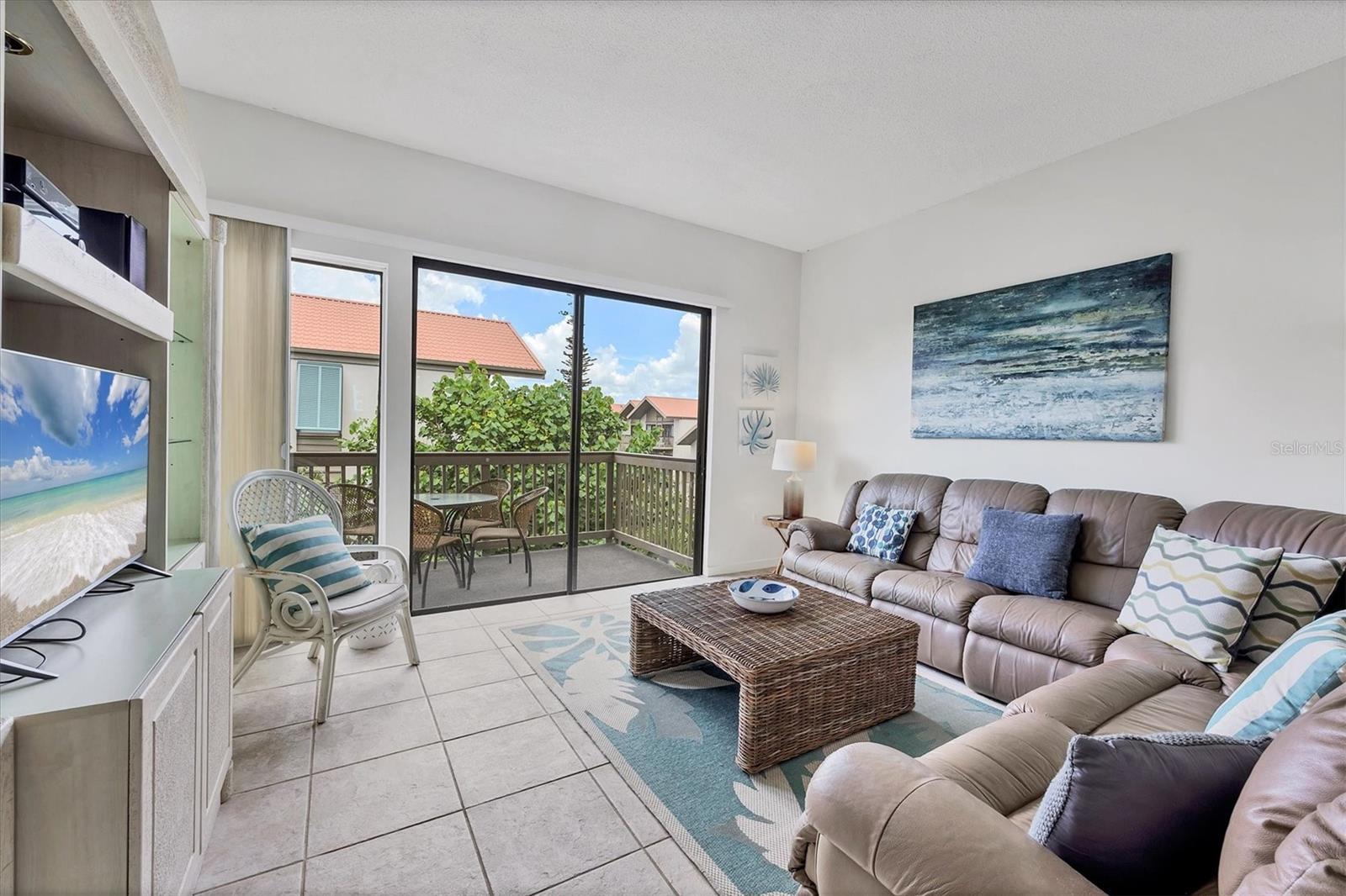 1093 LAKE HOUSE CIRCLE C205
